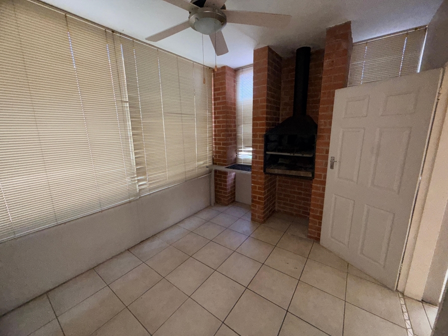 To Let 2 Bedroom Property for Rent in Dassie Rand North West
